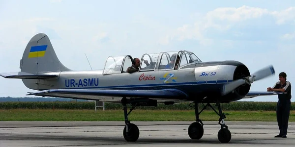 Yak 52 jpg