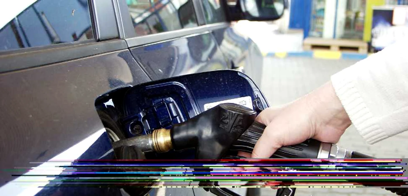 Guvernanţii ne pregătesc o nouă scumpire la accizelor la carburanţi