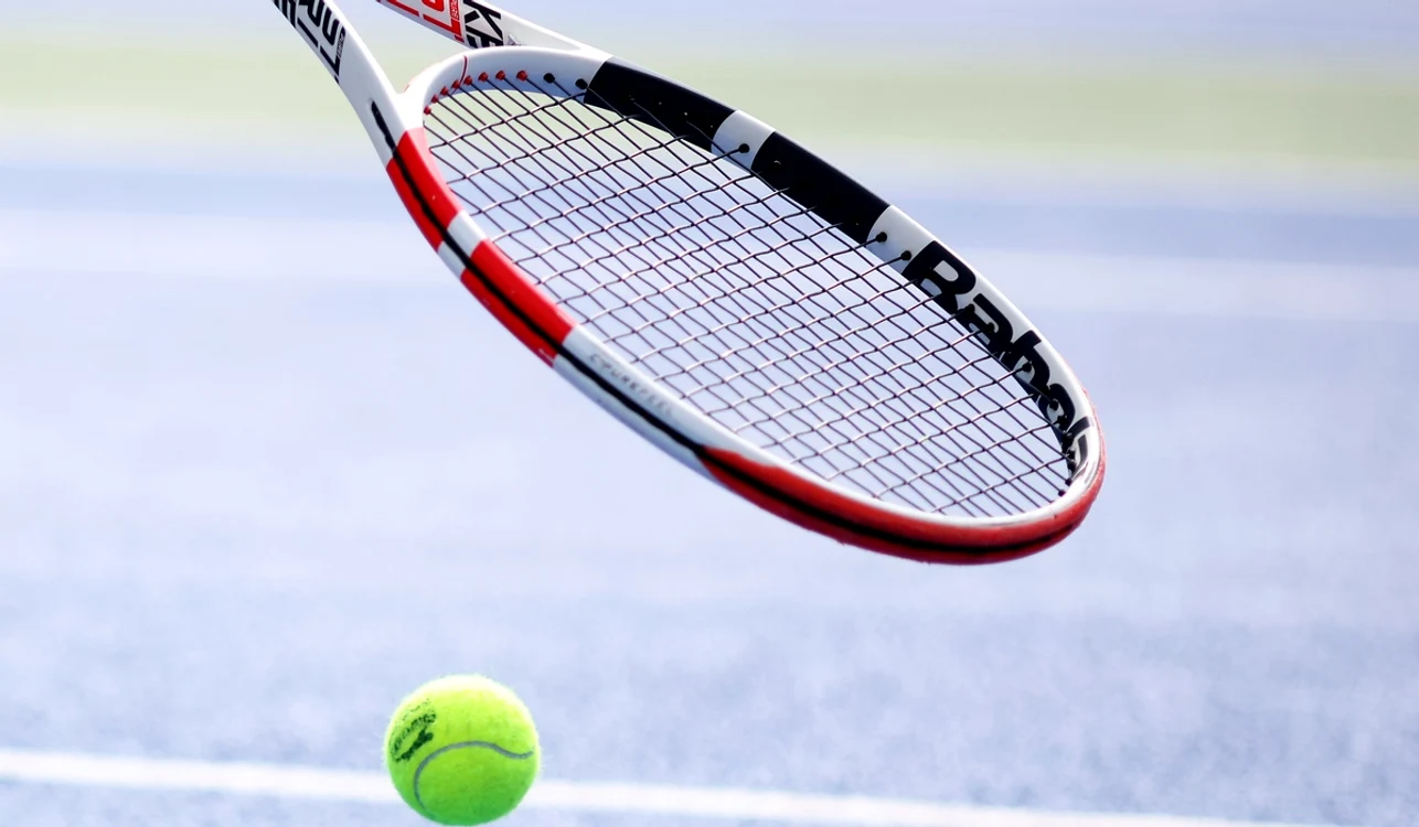 Racheta si minge de tenis (Getty Images) jpg