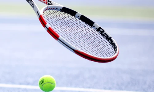 Racheta si minge de tenis (Getty Images) jpg
