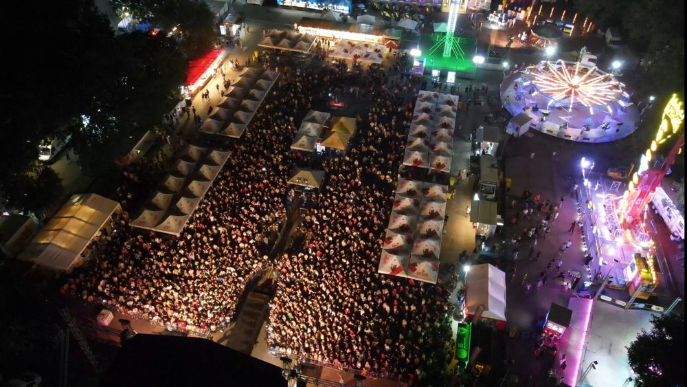 La Arad va curge berea și va răsuna muzica: Festivaul Berii 2023 vine cu cei mai renumiți artiști și cu cel mai mare Ferris Wheel