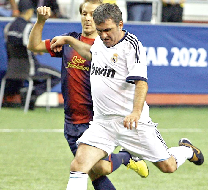 
    În tricoul lui Real,  Hagi a strălucit  într-un “El Clasico”  al veteranilor  