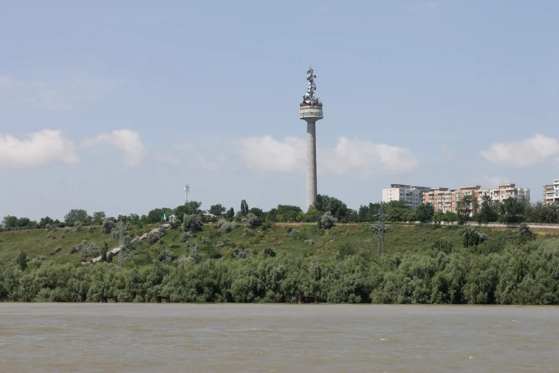 Turnul de Televiziune se află pe malul Dunării FOTO: C.Mazilu
