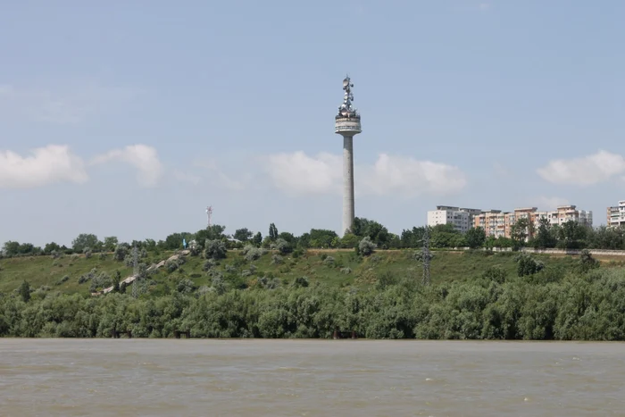 Turnul de Televiziune se află pe malul Dunării FOTO: C.Mazilu