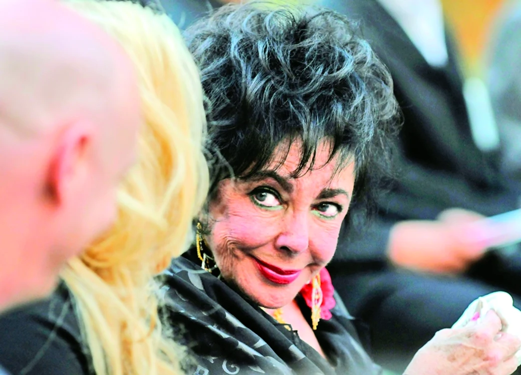
    La cei 77 de ani ai ei, Elizabeth Taylor se simte mai bine ca niciodată  