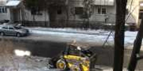 Utilajele au trecut la deszăpezirea parcărilor Râmnicului