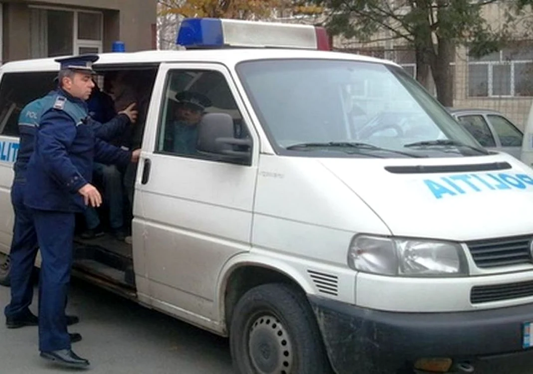Tinerii au fost duşi la Poliţie FOTO botosaneanul.ro
