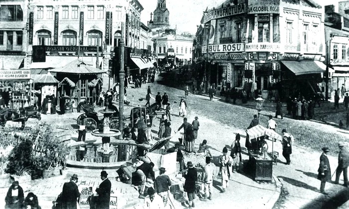 Piața Sf. Anton din București, cu strada Panzari (în fața) și începutul Caii Moșilor, la începutul secolului XX