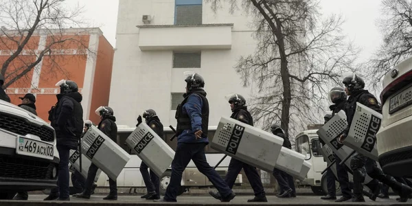 Revolutie Kazahstan ianuarie 2022 politie manifestanti lupte FOTO EPA-EFE