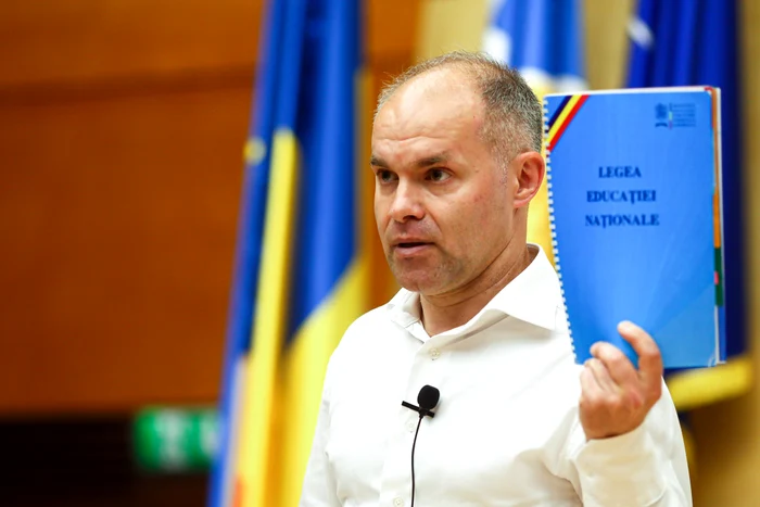 Daniel Funeriu susține că numai în România profesorii le dau meditații elevilor din clasele la care predaufoto: Inquam Photos