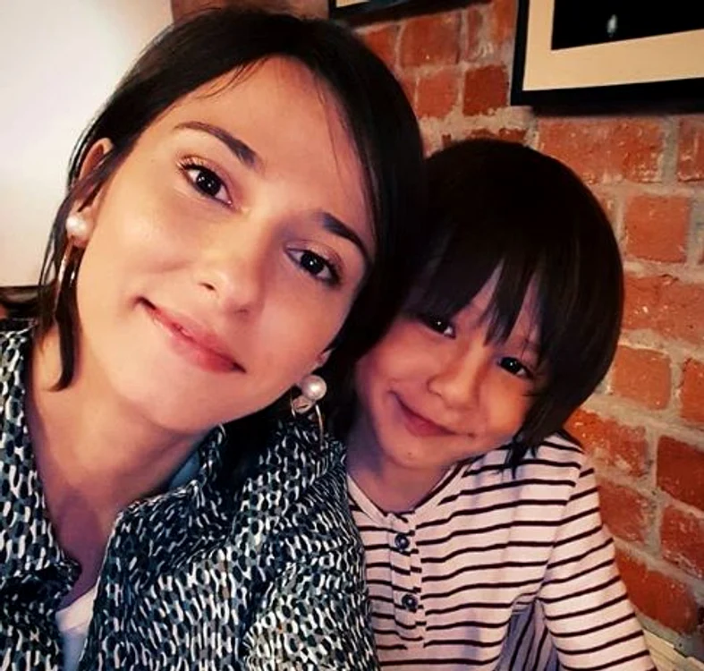 
    Dana Rogoz i-a arătat fiului ei casete cu emisiunea „Abracadabra”Foto Instagram  