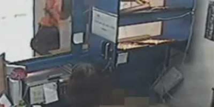 Arad: VIDEO A spart o casă de amanet şi a vândut bijuteriile furate într-o oră