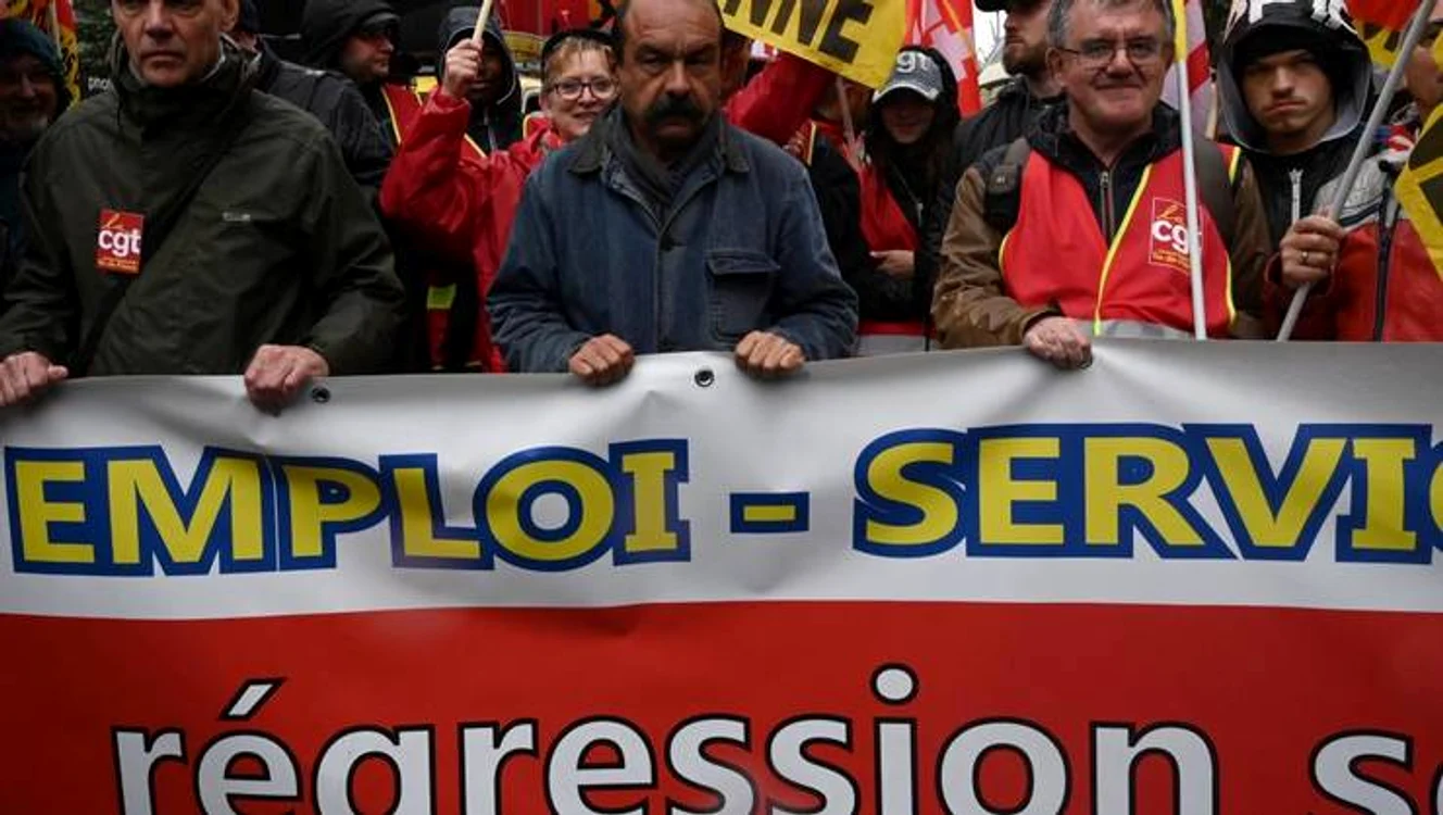 Membrii sindicatelor au ieşit în stradă pentru a-şi striga nemulţumirea 