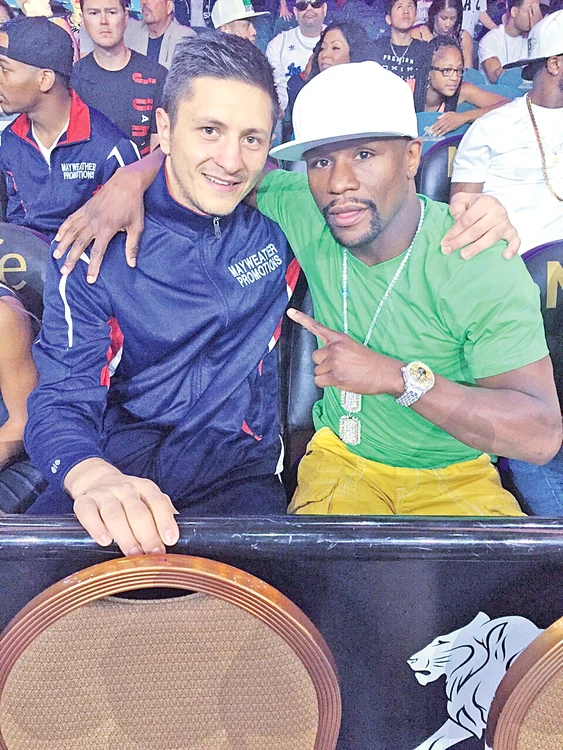 Ronald Gavril, alături de Floyd Mayweather
