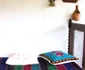 Patul vechi de 150 de ani din pridvorul Căsuţei căluşarilor - conac boieresc inclus într-un resort tradiţional de lux din Măciuca - Vâcea Foto captură video