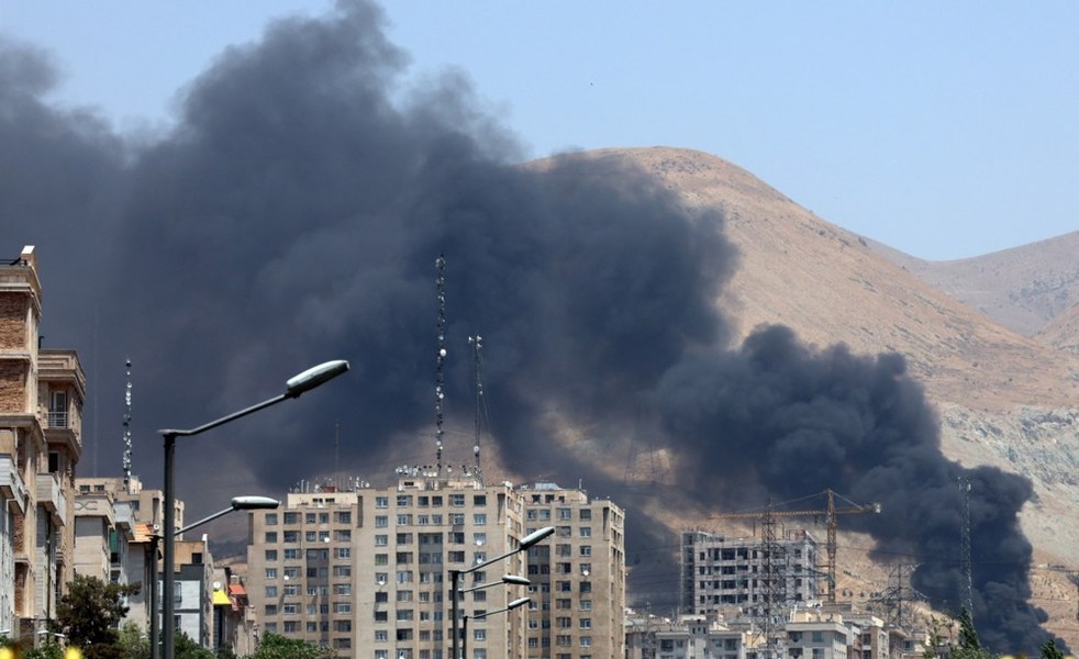 Iranul ar solicita discuții cu SUA și Israel pentru a pune capăt ostilităților, scrie WSJ