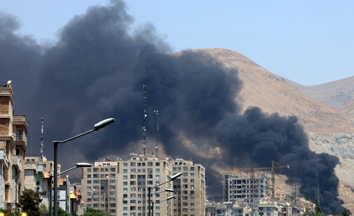 Israelul a bombardat o rafinărie în Teheran FOTO EPA-EFE