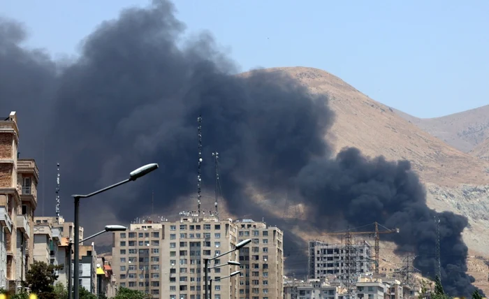 Israelul a bombardat o rafinărie în Teheran FOTO EPA-EFE