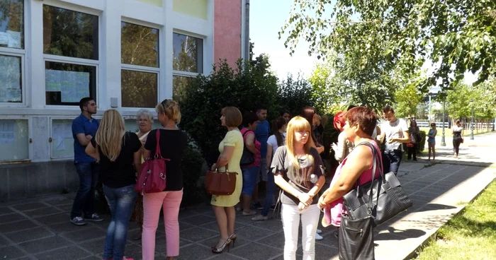 Pe tineri îi aşteapă zile de foc
