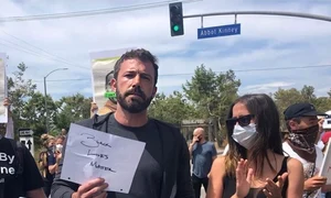 Ben Affleck, 47 de ani și iubita lui Ana de Armas, de 32 de ani, au proterstat pașnic în Venice Beach, California jpeg