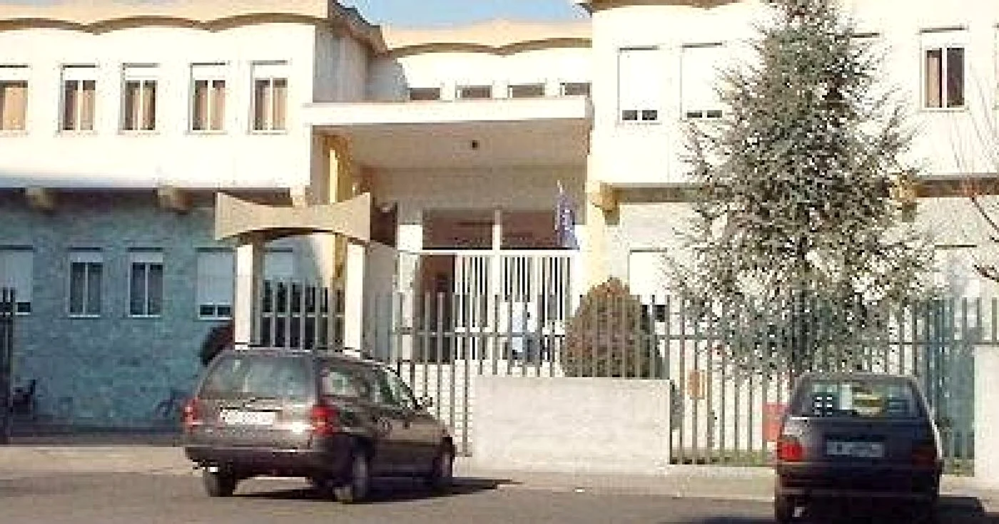 Eleva româncă a încercat să se sinucidă aruncându-se de la fereastra casei