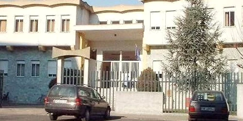 Eleva româncă a încercat să se sinucidă aruncându-se de la fereastra casei