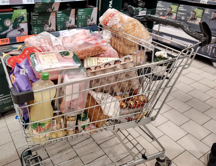 Cumpărături la extreme de Paște FOTO: A. Mitran