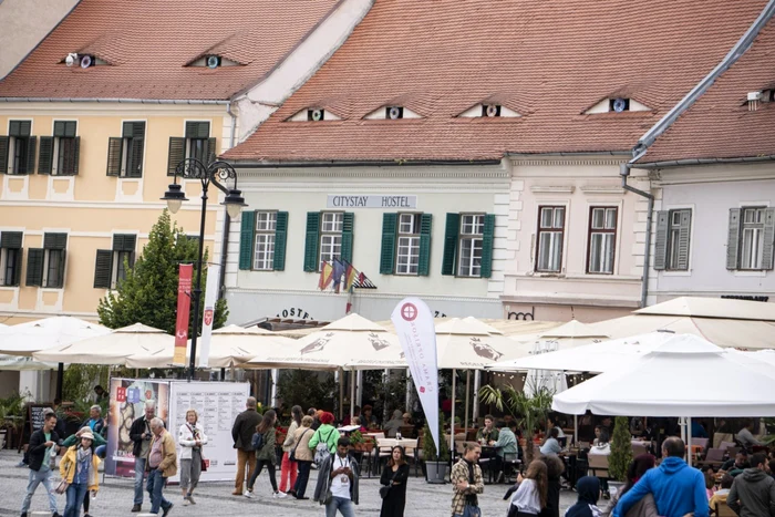 Ochi cu case din Sibiu Alexandru Cinean