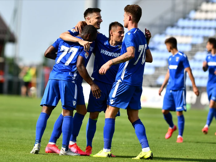 
    Fotbaliștii de la FC Voluntari se bucură după un golFoto: sportpictures.eu  