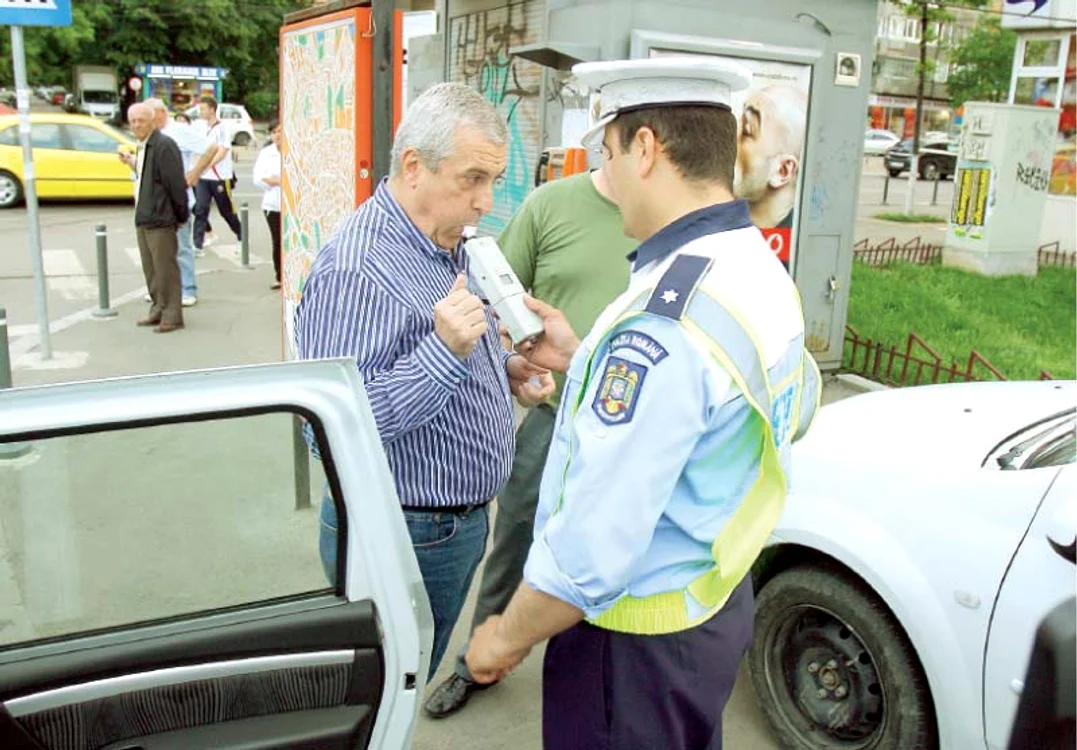 
    Politicianul a fost  testat cu aparatul  etilotest.  Nu a  consumat băuturi  alcoolice  
