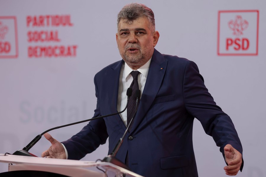 Ciolacu la Formula 1 cu banii săi pentru copil | sursa foto: Adevarul Ciolacu la Formula 1 cu banii săi pentru copil | sursa foto: Adevarul