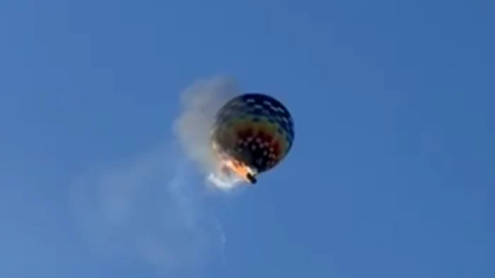 Balon cu aer cald, cuprins de flăcări Foto: X