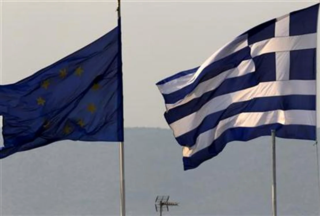  Tot mai mulţi analişti vorbesc despre o posibilă ieşire a Greciei din zona euro
