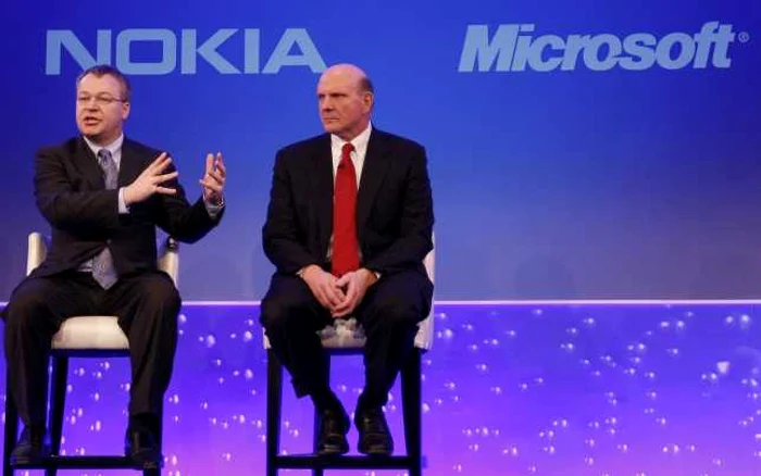 Stephen Elop de la Nokia şi Steve Ballmer de la Microsoft FOTO Reuters