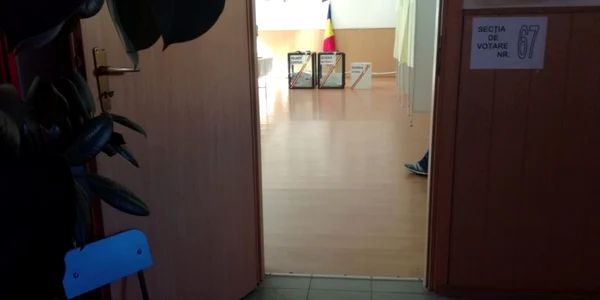 Secţie vot Râmnicu - Vâlcea Foto Adevărul