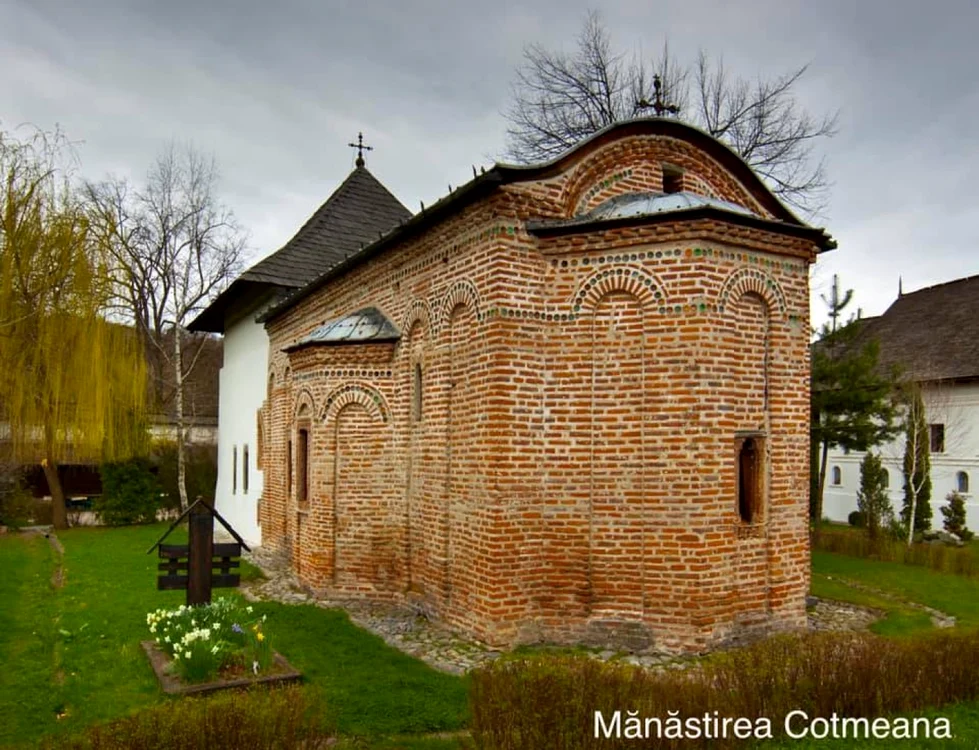 Mânăstirea cu cel mai vechi clopot din Ţara Românească.