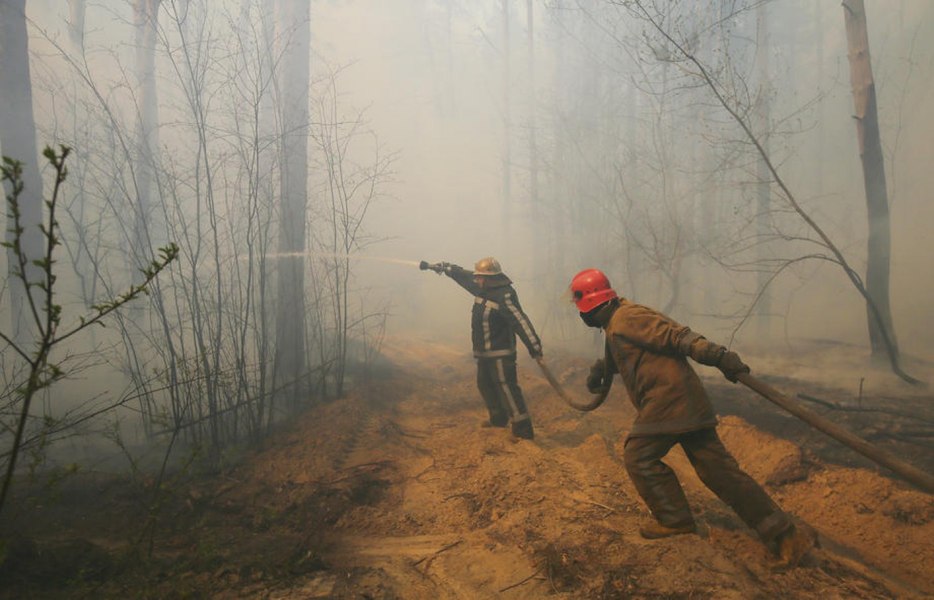 Ucraina, în flăcări. Rusia, suspectată că a alimentat incendiile ce au mistuit aproape un milion de hectare
