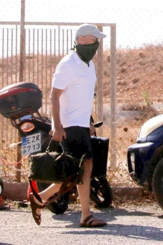 1 tom hanks vacanta grecia 2 jpg jpeg