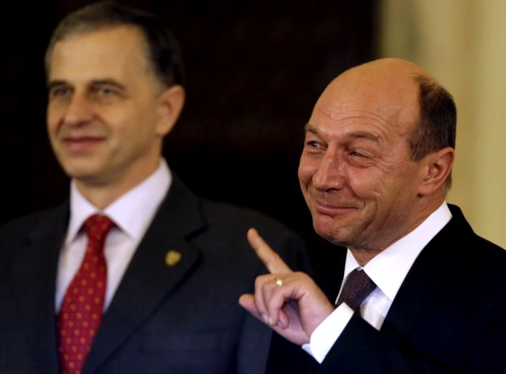 
    Pentru prezidenţiale, s-au prezentat 54,37% dintre cetăţenii cu drept de vot  