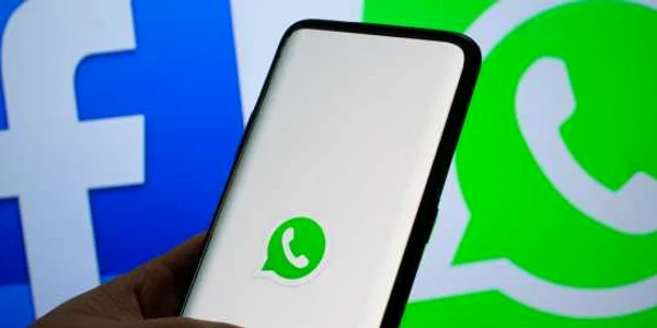 WhatsApp Facebook smartphone aplicatie FOTO Shutterstock