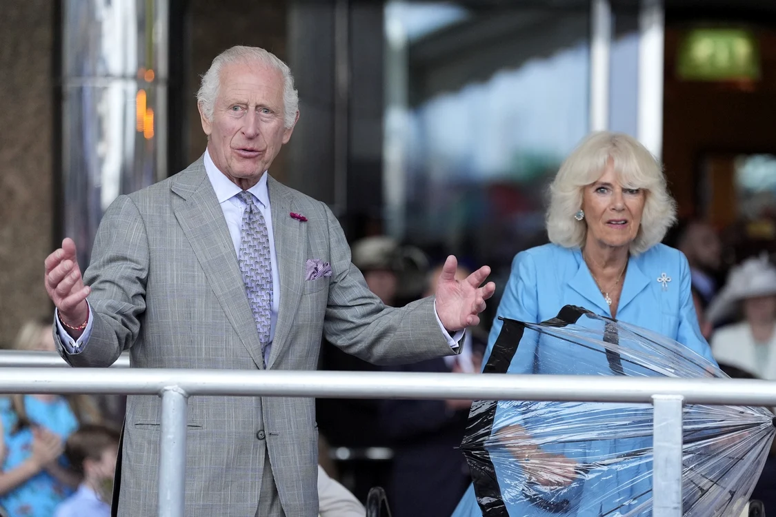 Regele Charles si Regina Camilla in Jersey Casa Regala 4 jpg