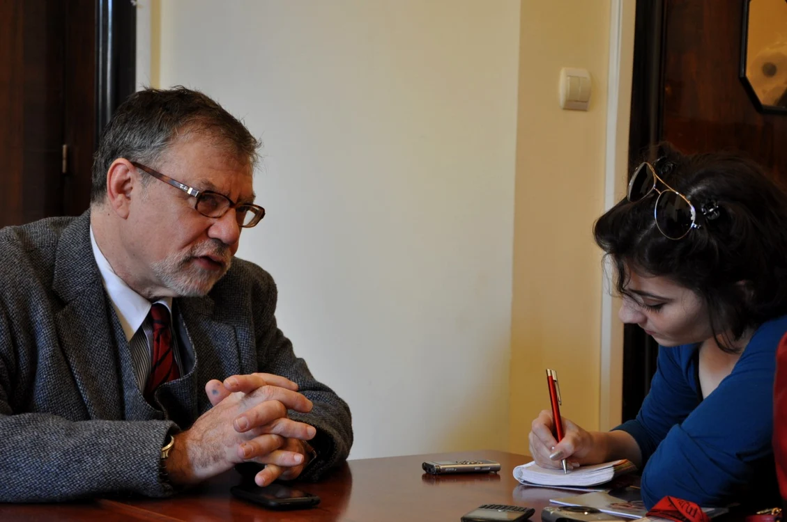 "Nu ştiu dacă am o chemare pentru studiul Dreptului, dar se întâmplă ca 
atunci când ajungi să aprofundezi lucrurile acestea să-ţi dai seama că 
ai de a face cu ceea ce este just şi corect"    FOTO: Universitatea din Bucureşti
