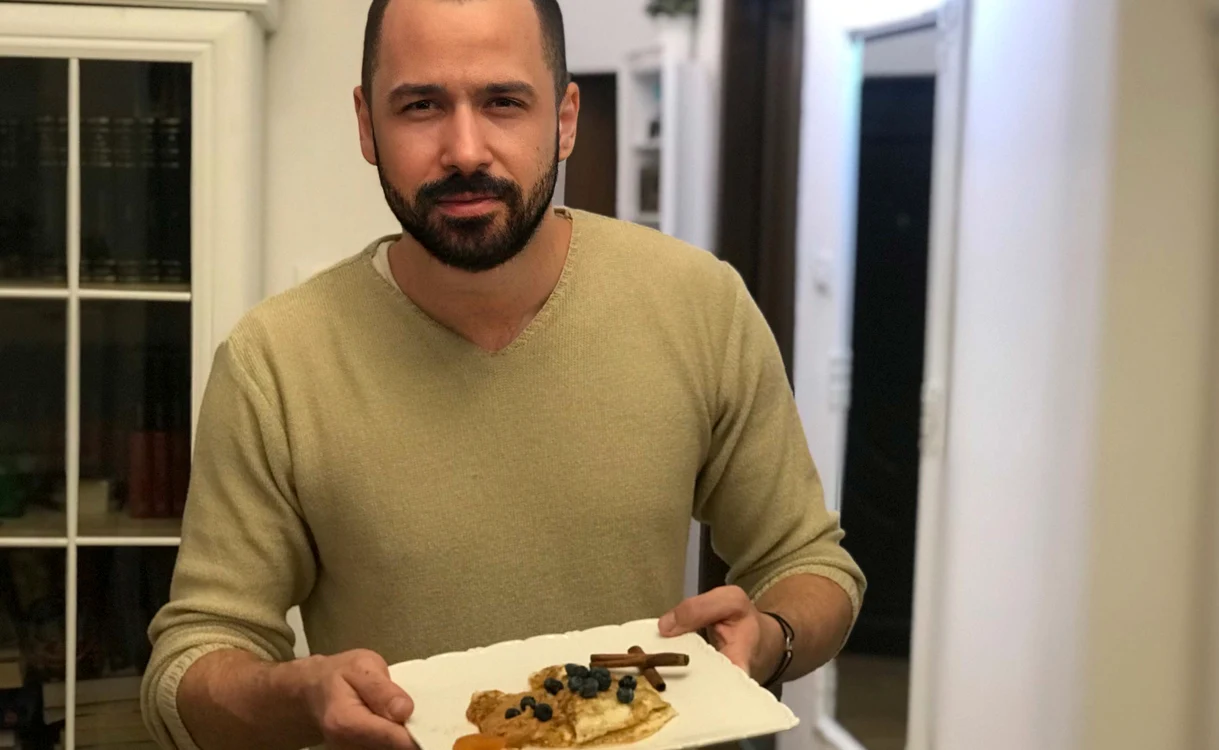 
    Prezentatorul tv Alexandru Constantin are mai multă grijă la alimentaţie de când «a schimbat prefixul»  