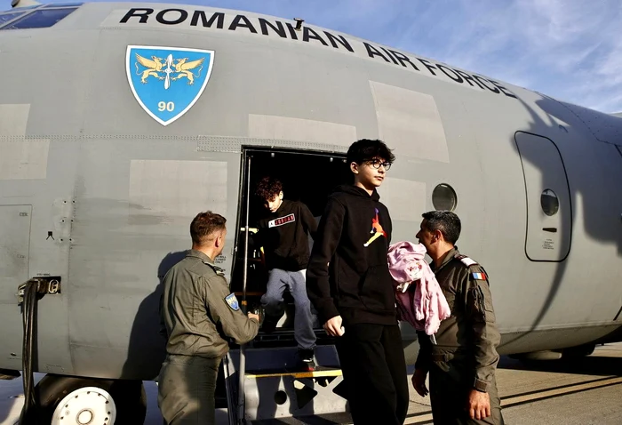 70 de români au fost evacuați din Liban cu o aeronavă a MApN FOTO Marcel Ciolacu / Facebook