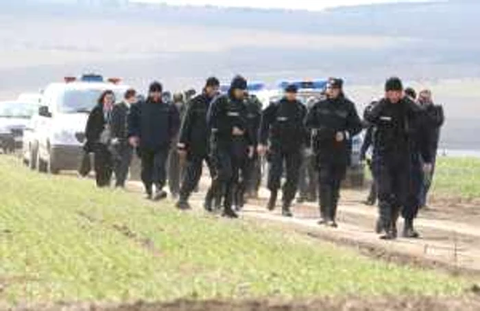 Poliţiştii şi jandarmii au căutat-o zile întregi pe Luminiţa Călin