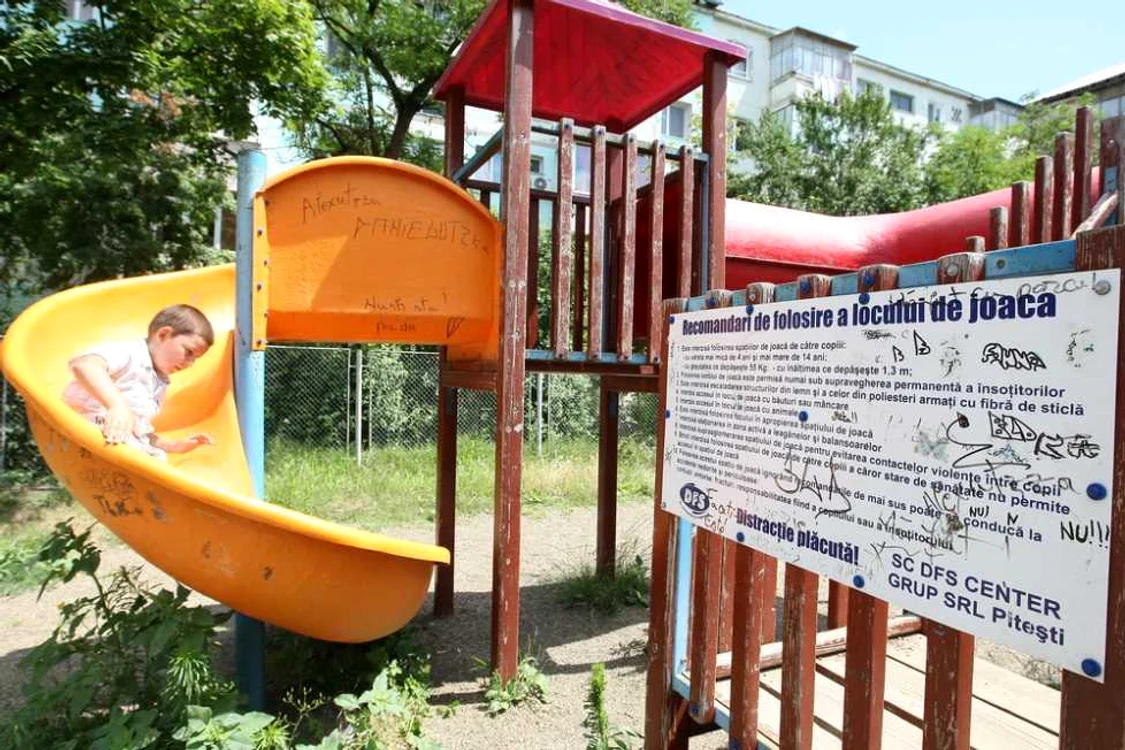 Paragina din parcurile de joacă din Iaşi