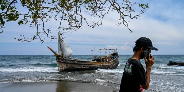 barca cu care refugiatii rohingya au ajuns în Indonezia Foto AFP jpg