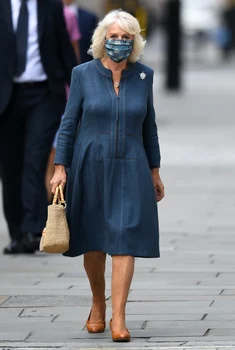 2 ducesa de cornwall cu masca 3 jpg jpeg