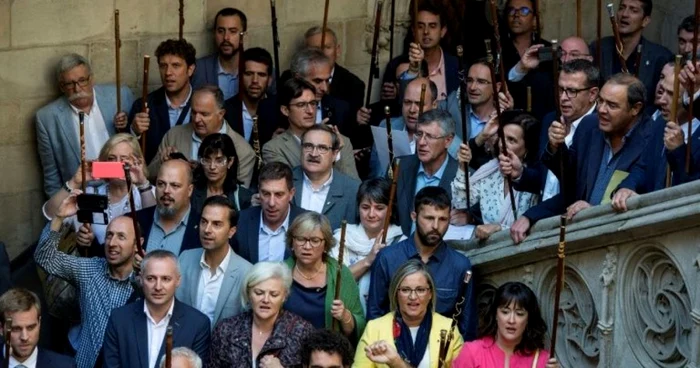 Primari din Catalonia reuniţi pentru a-şi afirma dorinţa de a organiza referendumul privind separarea de Spania FOTO AFP