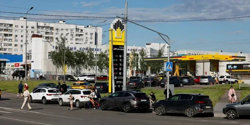 rusia cozi benzinarii jpg